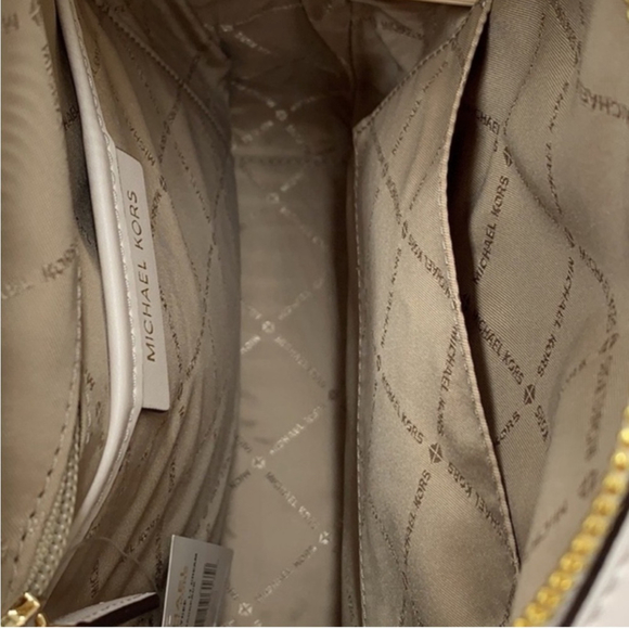 Michael Kors Jaycee Medium
Pebbled Leather Backpack Light
Cream - Picture 9 of 15